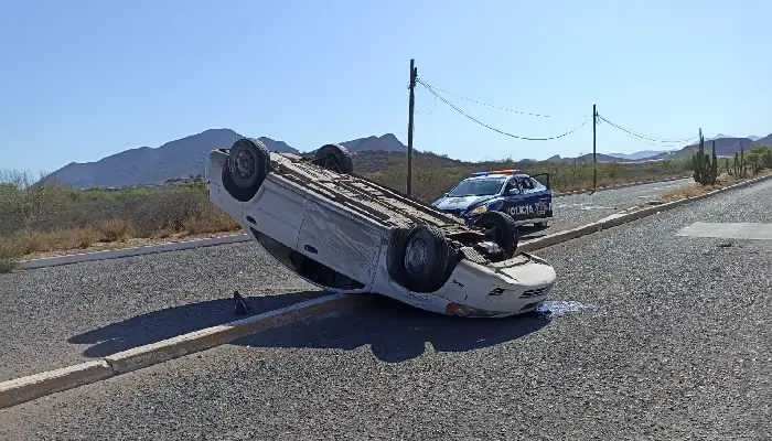 Accidente en Guaymas Norte termina con volcamiento